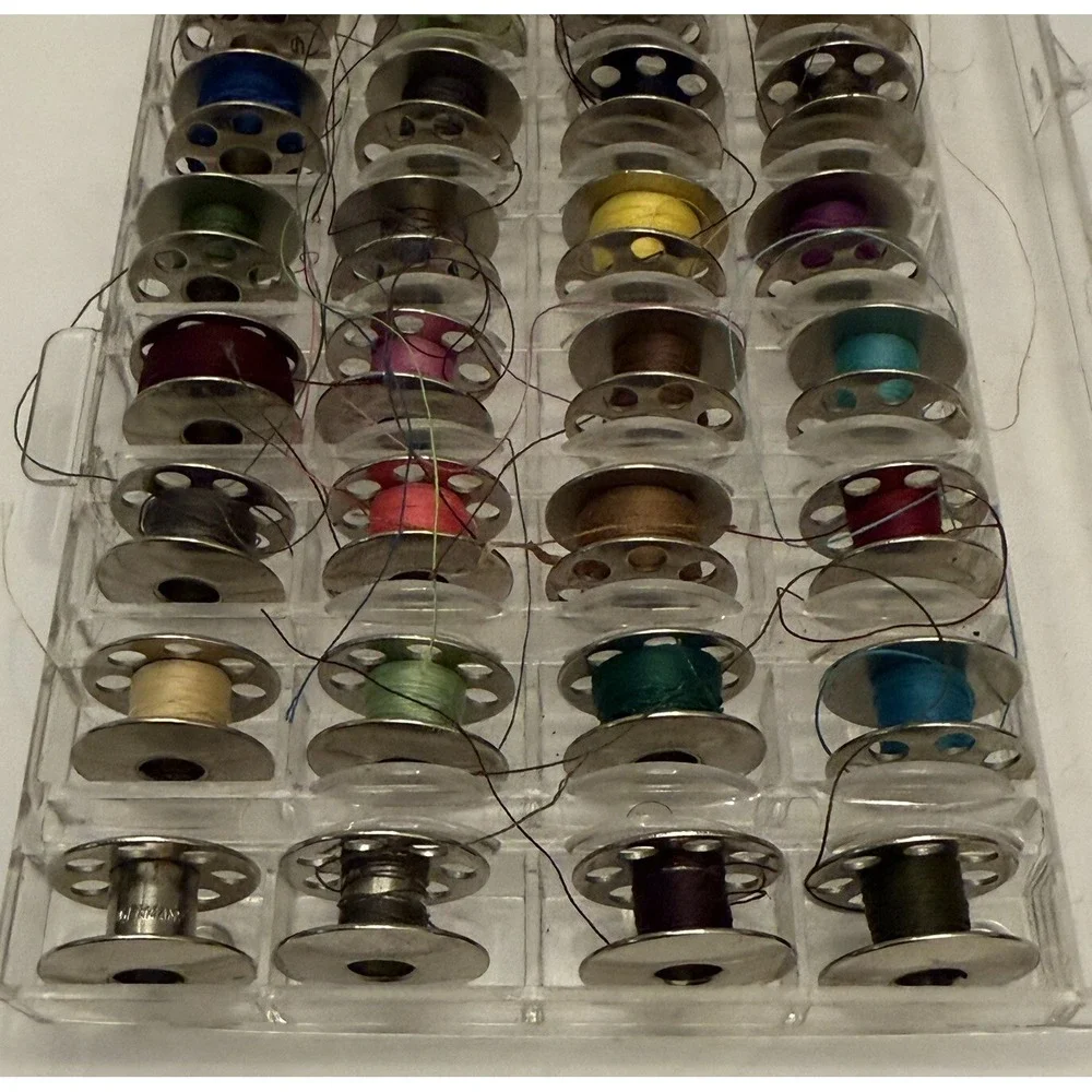 Vtg Sewing Machine Metal Bobbins 7 Hole Most w/Previous Thread Lot of 32 - Picture 2 of 8
